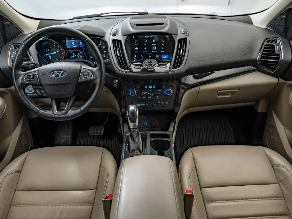 Used 2018 White Platinum Clearcoat Metallic Ford Titanium image 32
