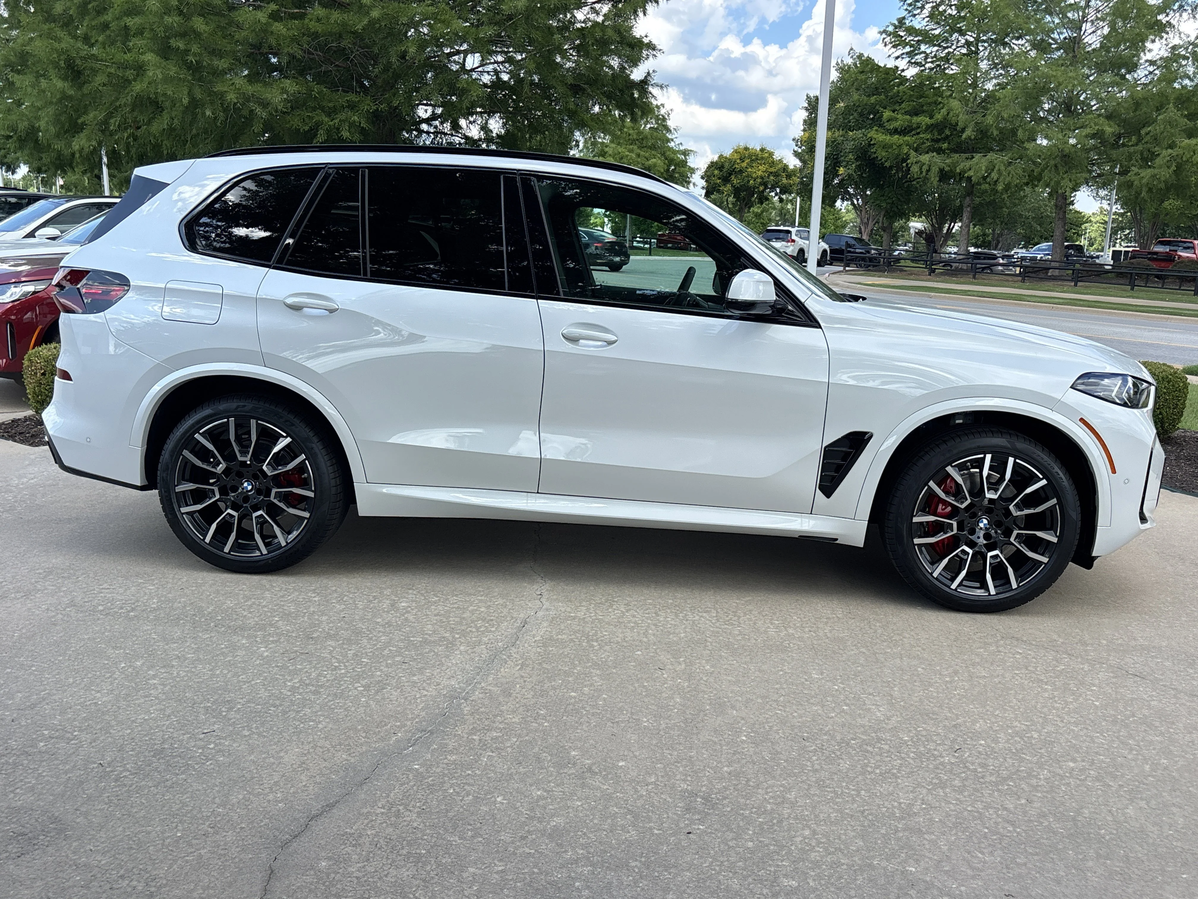 New 2026 MINERAL WHITE BMW xDrive40i image 12