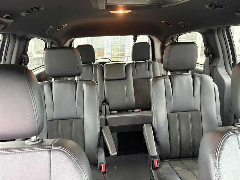 Used 2019 Grey Dodge SXT 35th Anniversary Edition image 9