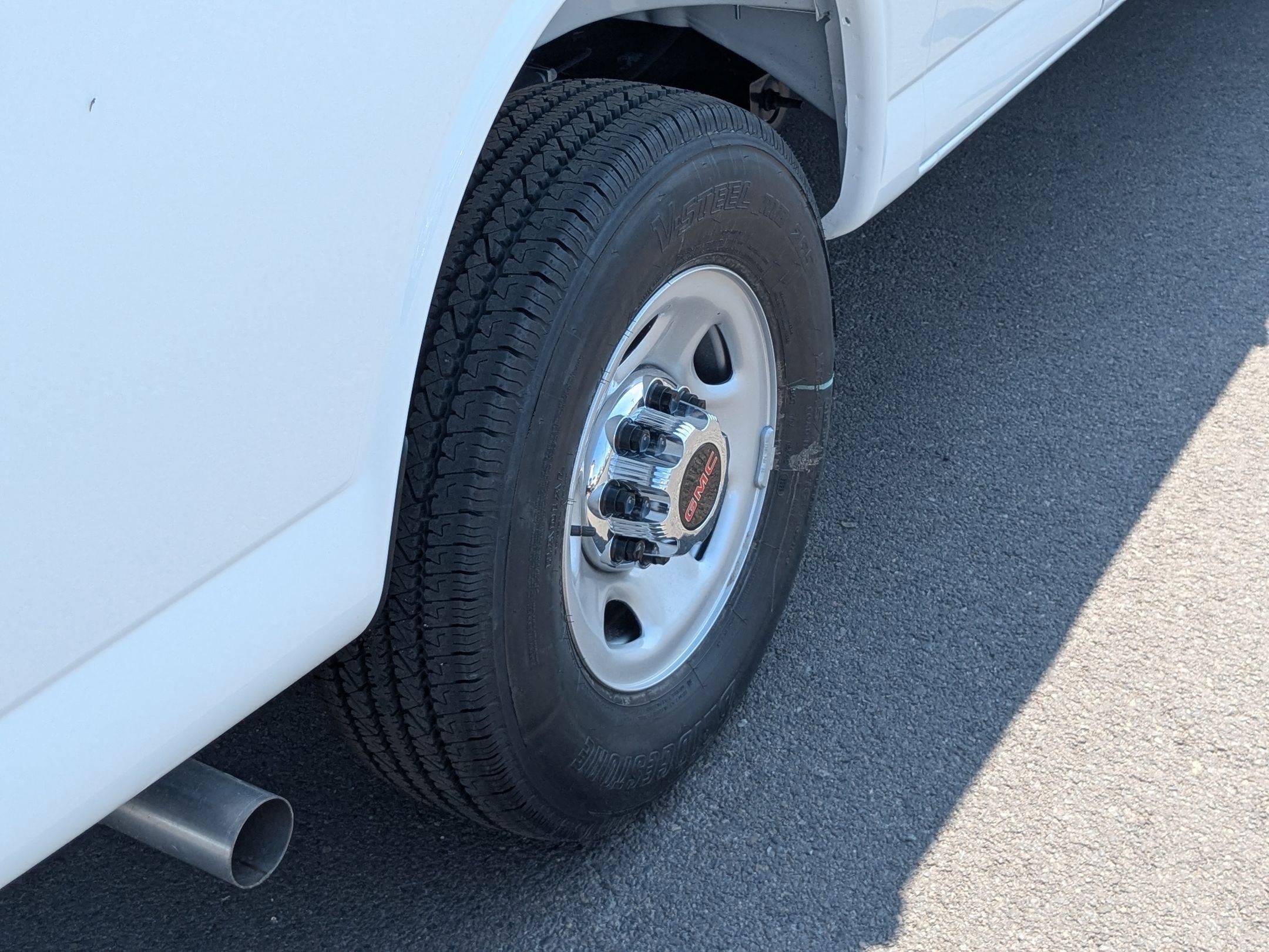 2025 GMC Savana Cargo Work Van - Photo 15