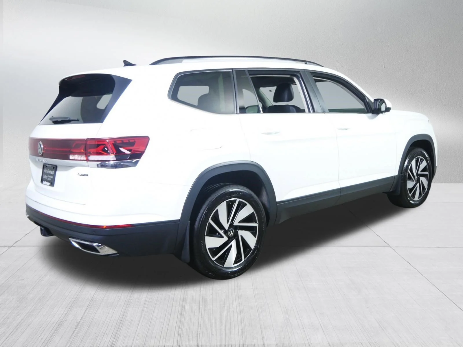 Used 2025 Pure White Volkswagen 2.0T SE w/Technology image 7