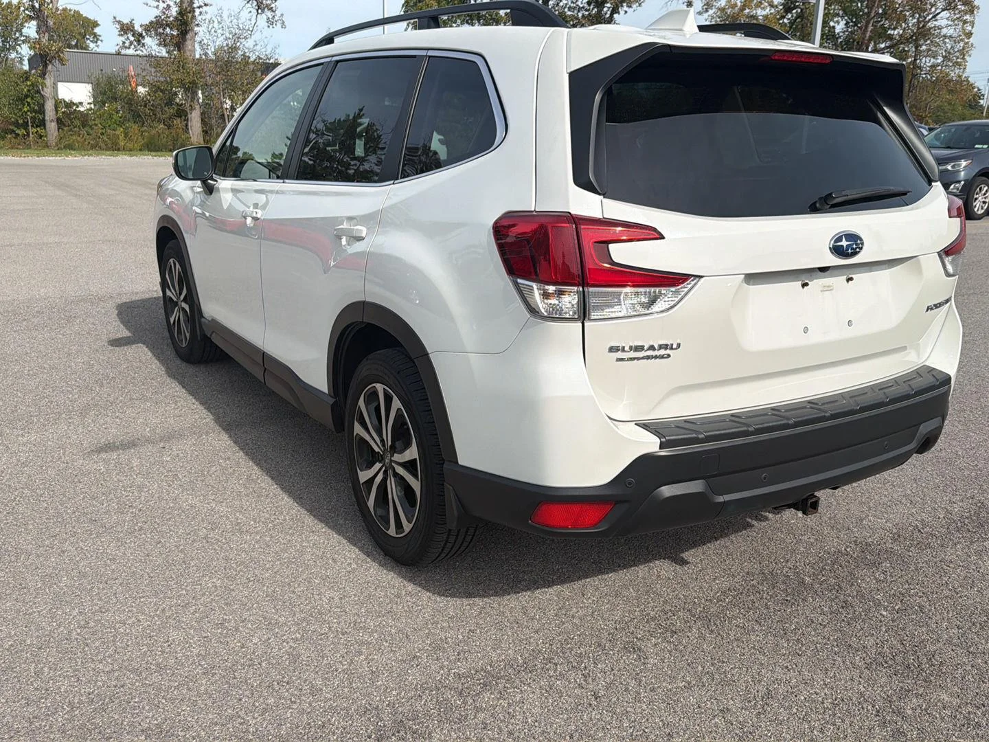 Used 2021 Crystal White Pearl Subaru Limited image 5