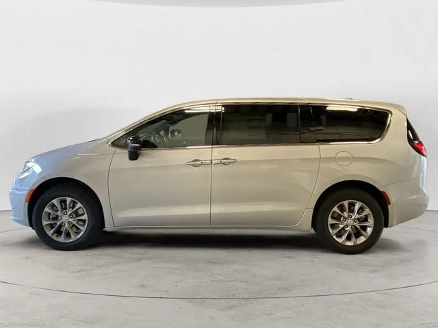 New 2026 Silver Mist Chrysler SELECT AWD image 2