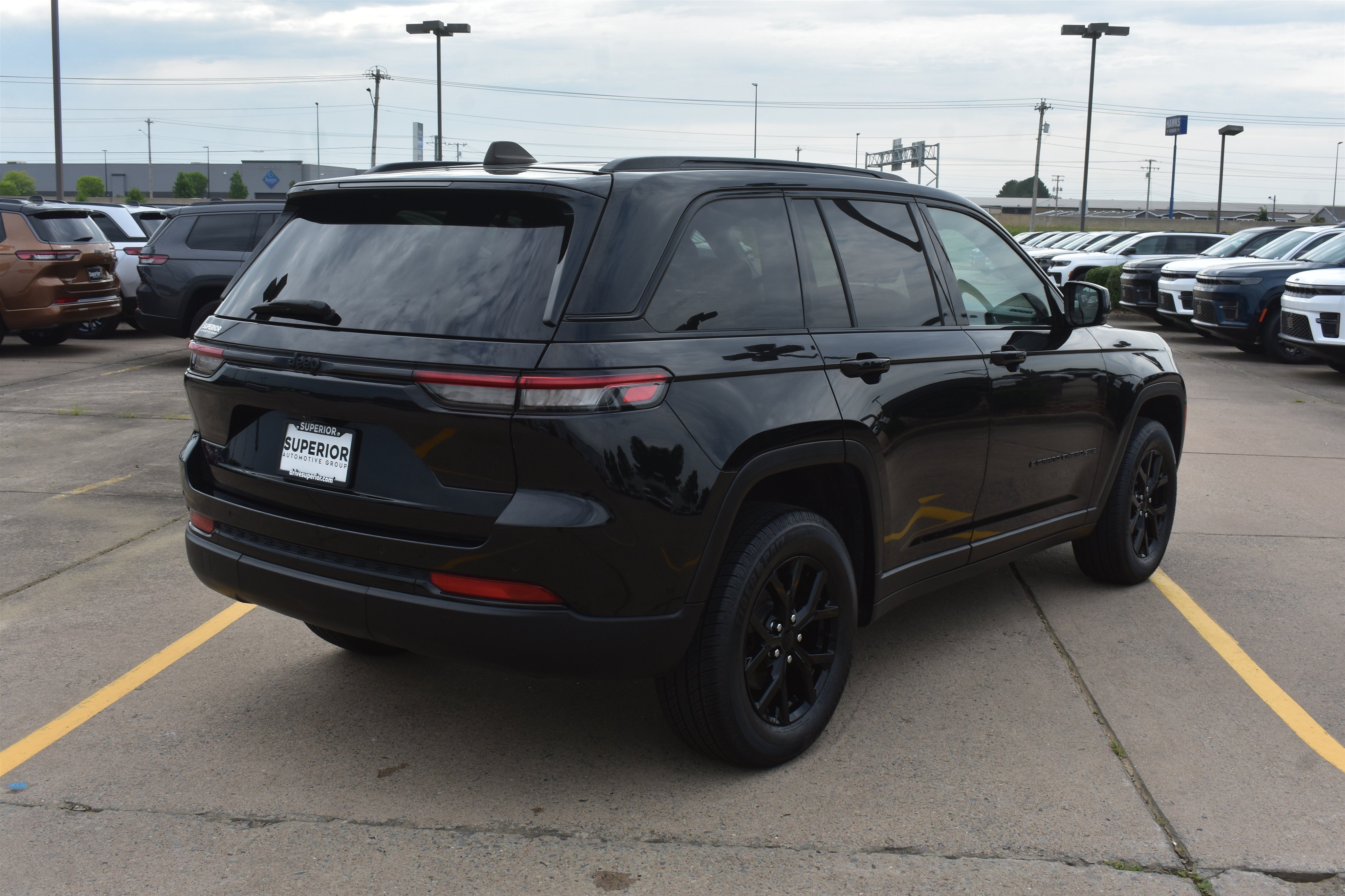 Used 2024 Diamond Black Crystal Pearlcoat Jeep Altitude image 5