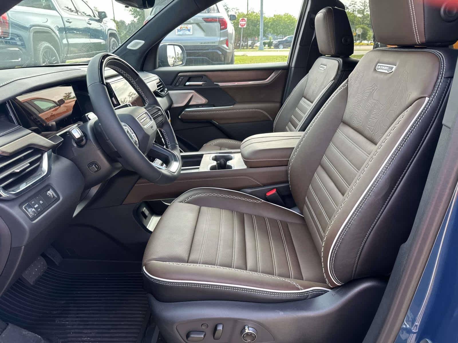 2026 GMC Acadia Denali Ultimate - Photo 10