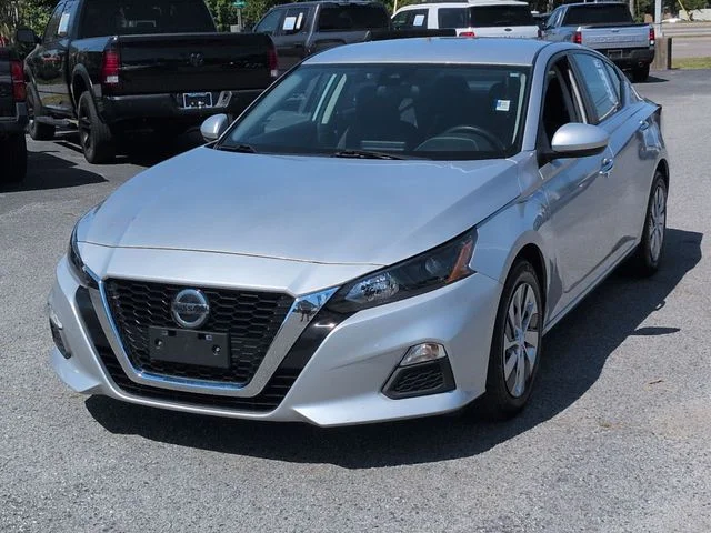 Used 2022 Silver Nissan 2.5 S image 7