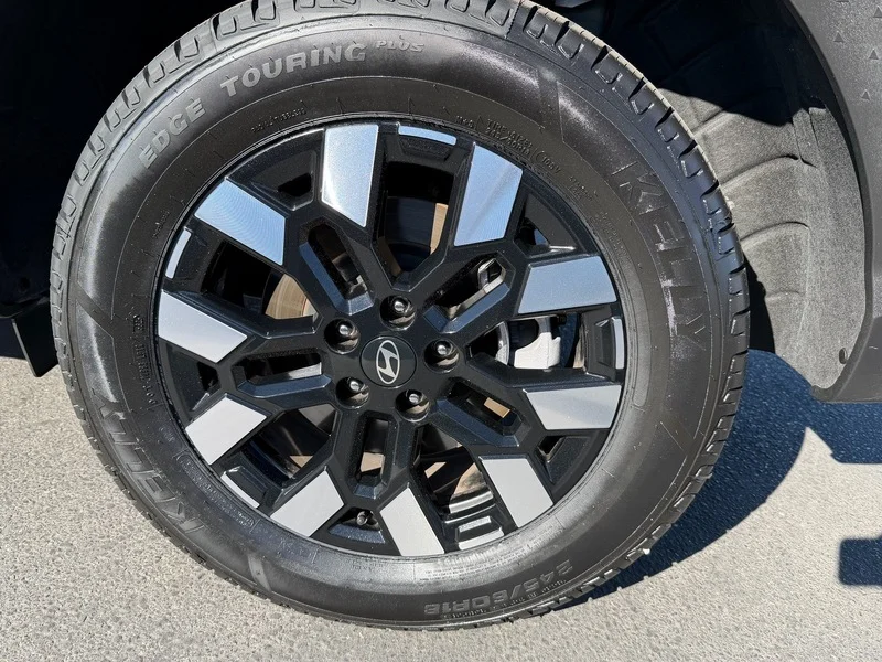 Used 2025 Sage Gray Hyundai SEL image 26
