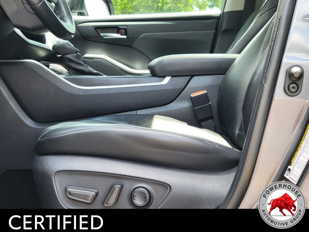 Used 2022 Gray Toyota XLE image 27