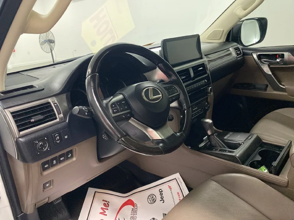Used 2022  Lexus 460 image 12