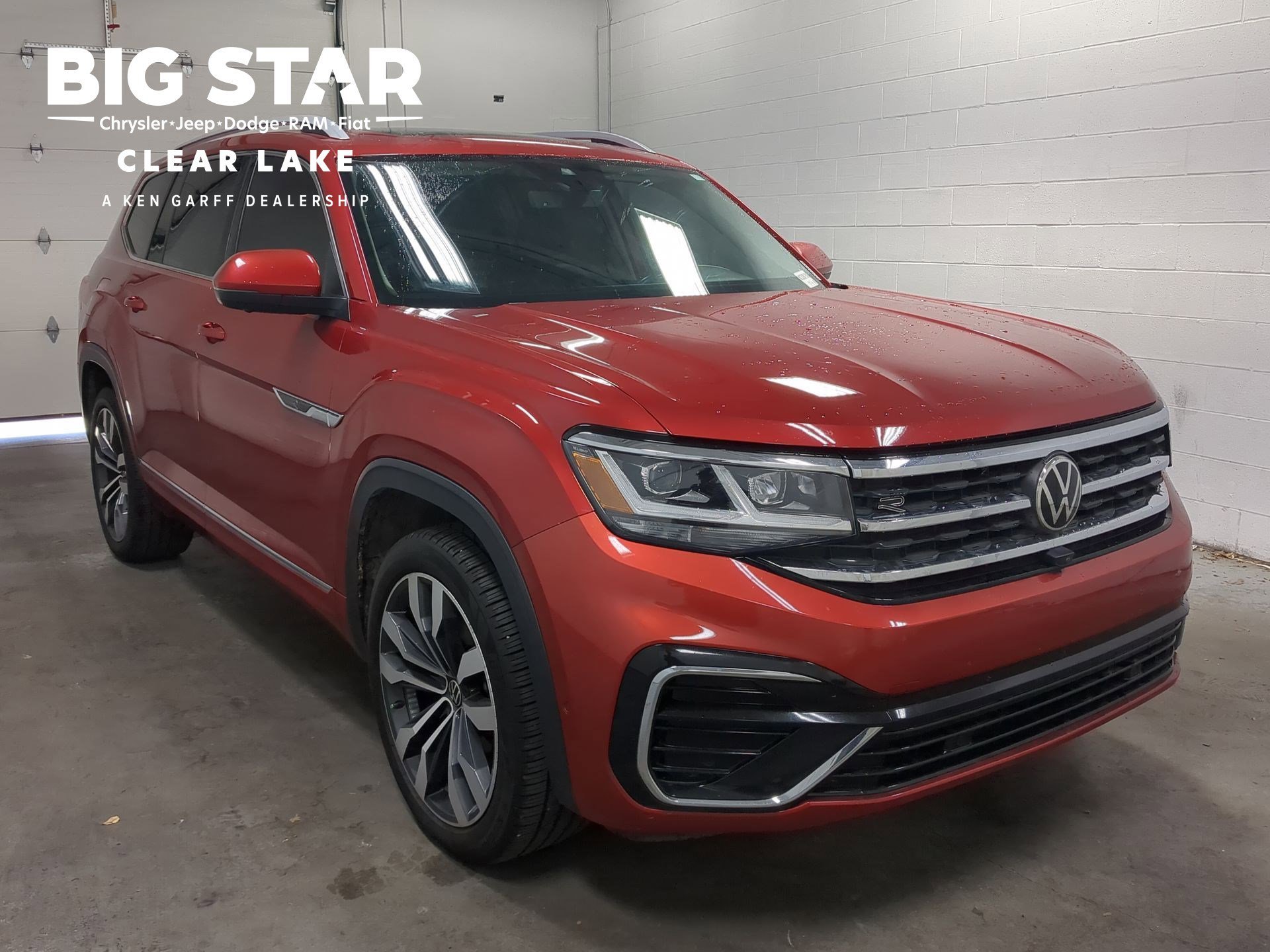 2022 Volkswagen Atlas 3.6L SEL Premium R-Line 4MOTION's photo
