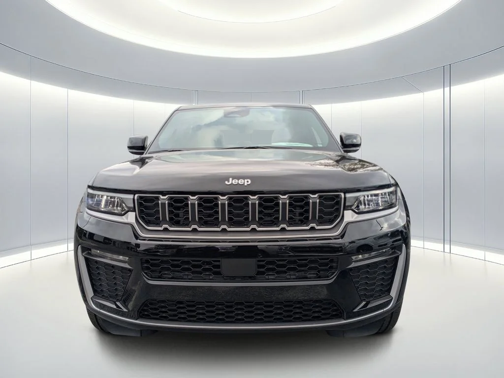 New 2026 Diamond Black Crystal Pearl-Coat Exterior Paint Jeep Limited image 9