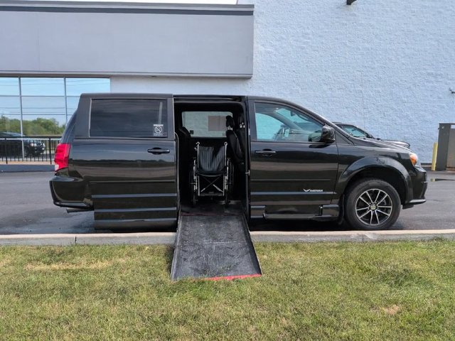 Pre-Owned 2015 Dodge Grand Caravan SXT 4D Passenger Van