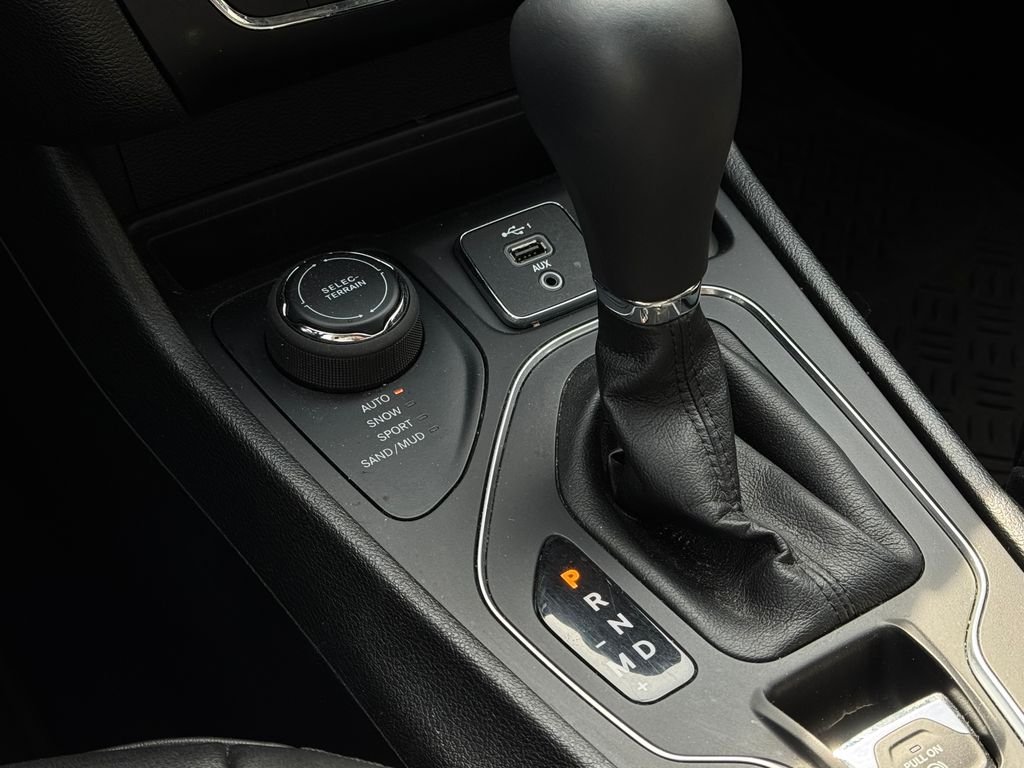 2021 Jeep Cherokee Latitude Plus - Photo 19