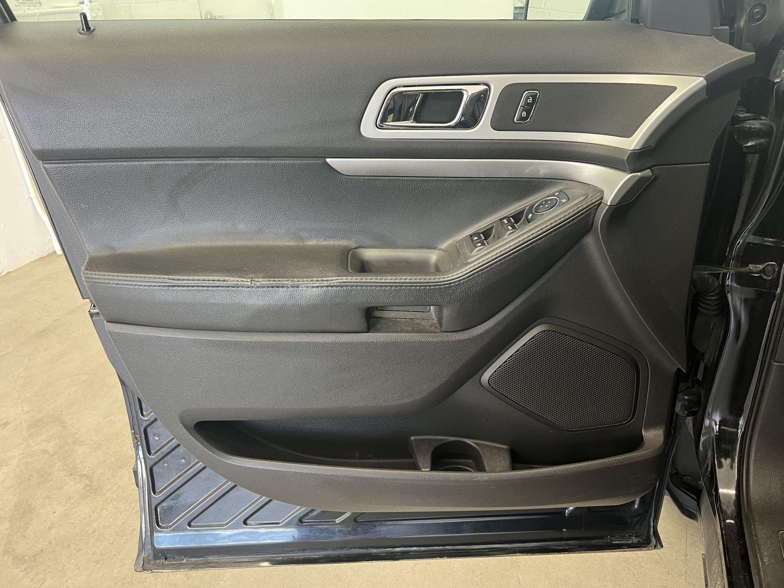 2011 Ford Explorer XLT - Photo 11