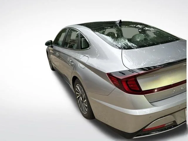 Used 2021 Silver Hyundai Limited image 9