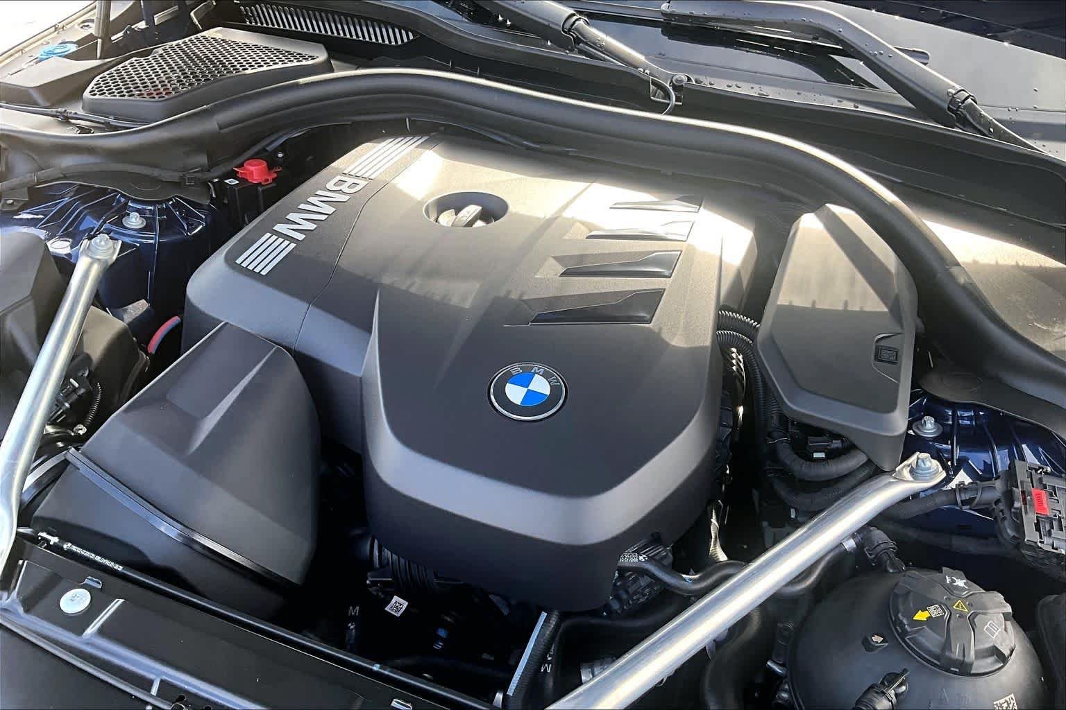Used 2027 Phytonic Blue Metallic BMW 530i image 17