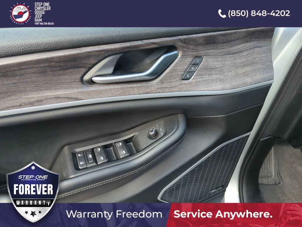 Used 2022 Silver Jeep 4xe image 18