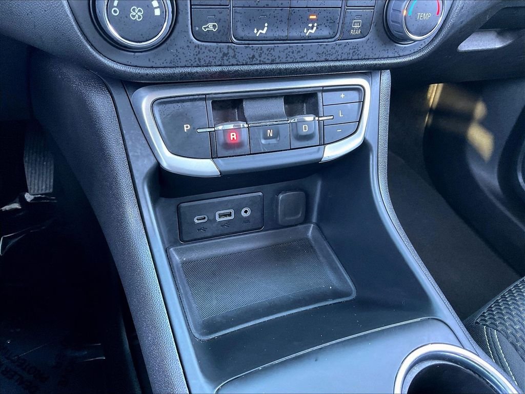 Used 2024 White GMC SLE image 24