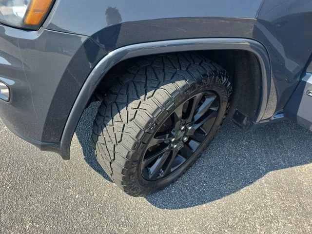 Used 2018 Black Jeep Altitude image 32