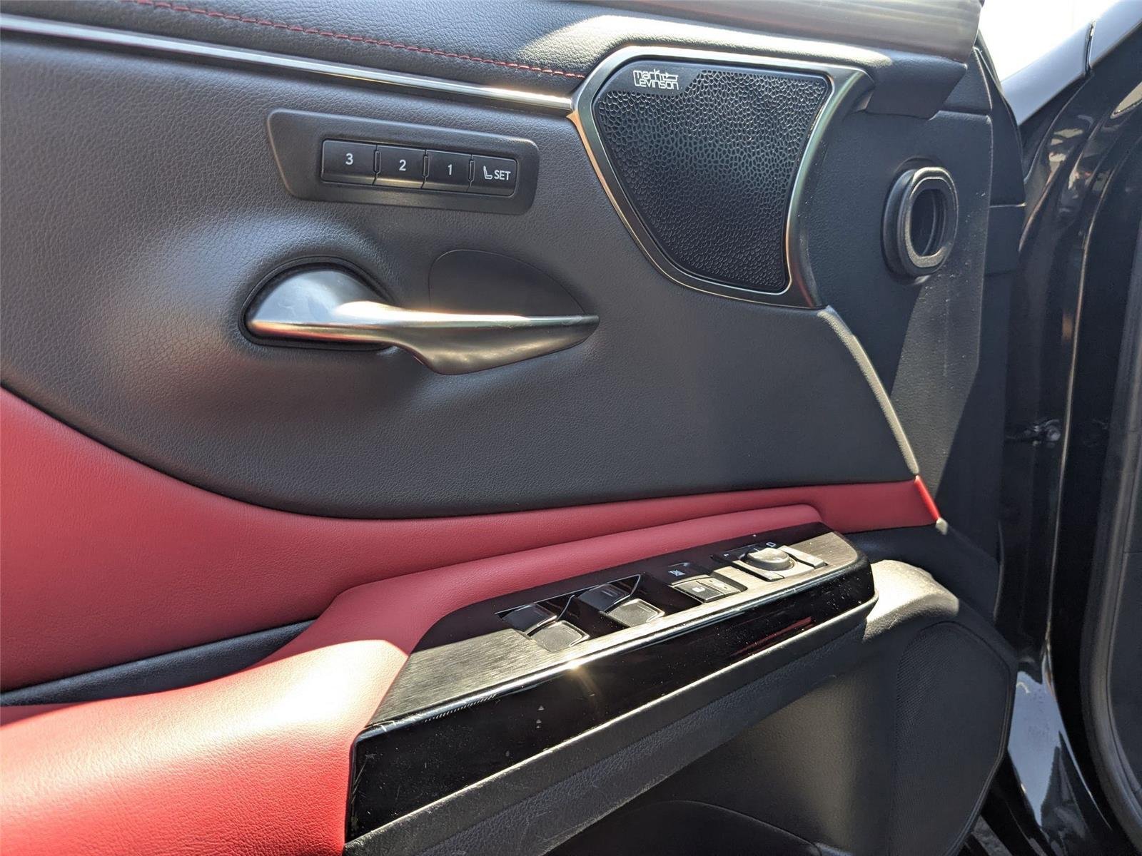 Used 2023  Lexus ES 350 F SPORT Handling image 12
