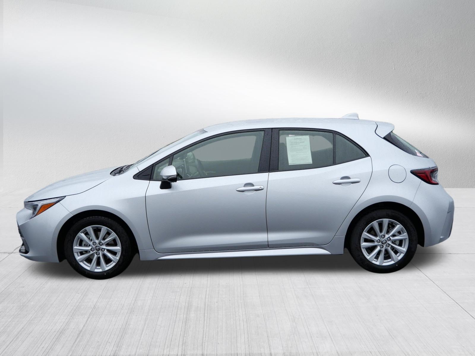 Certified Used 2025 Classic Silver Metallic Toyota SE image 4
