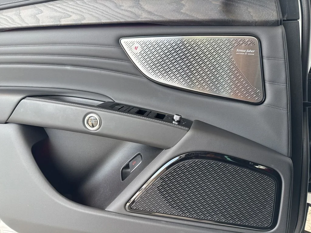 Used 2025 Bianco Maserati Modena image 25