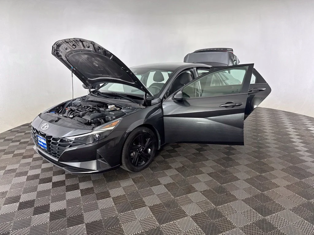 Used 2022 Gray Hyundai SEL image 11
