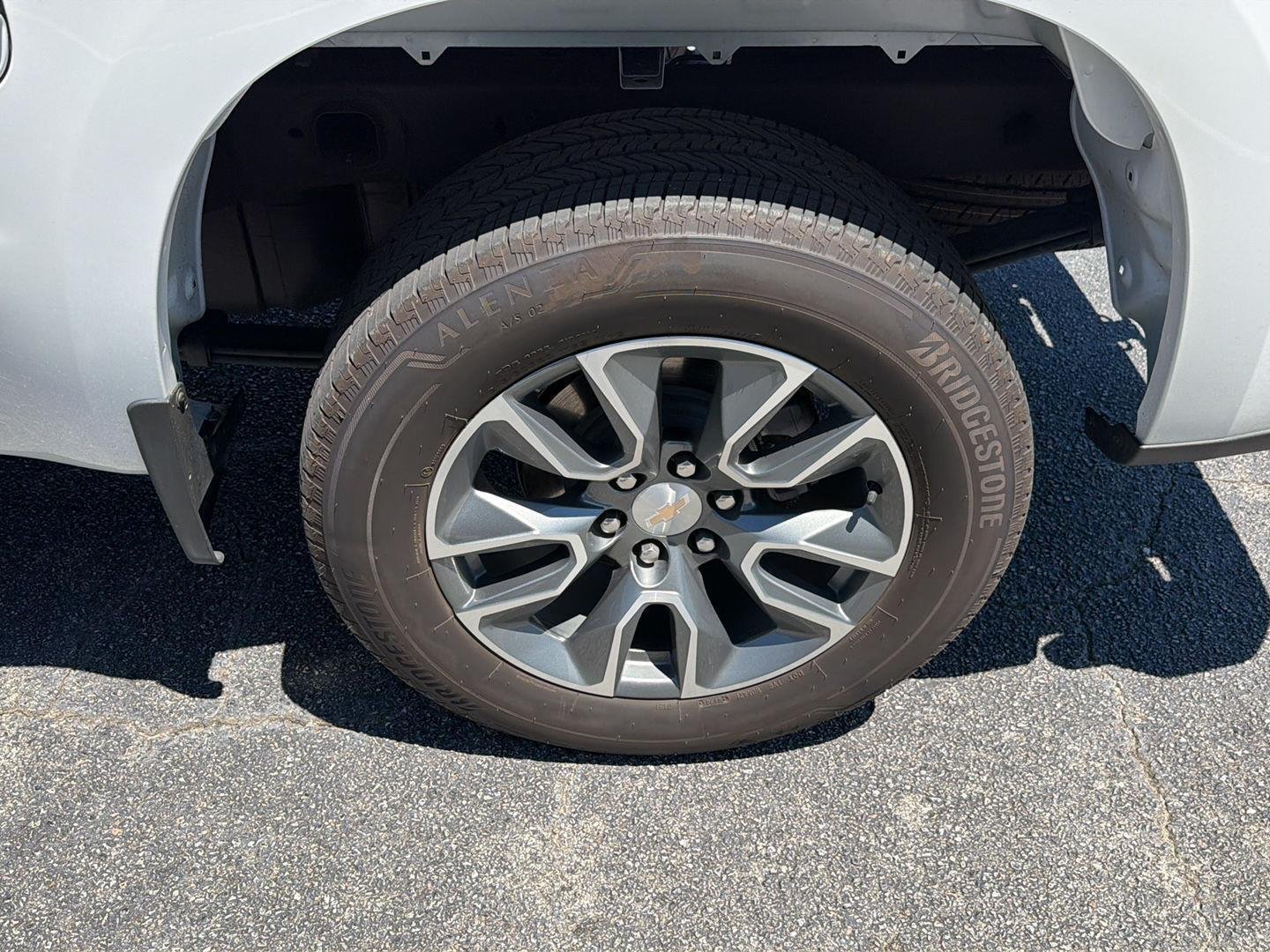 Used 2025 Summit White Chevrolet LT image 39