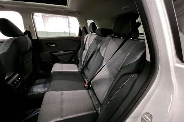 Used 2021 Glacier White Nissan SV image 25