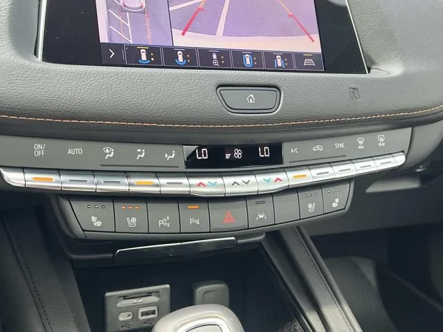 Used 2019 CRYSTAL WHITE TRICOAT Cadillac AWD Sport image 23