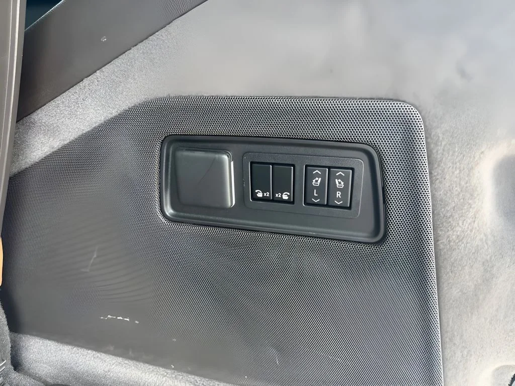 Used 2022 White Cadillac Premium Luxury image 35