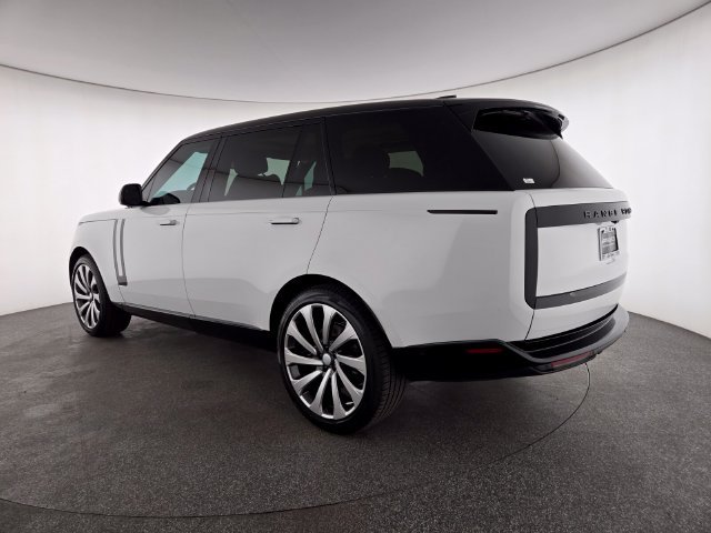 Used 2025 White Land Rover SE image 13