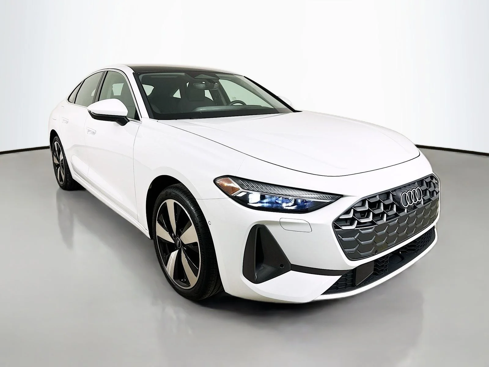 Used 2025 White Audi  image 3