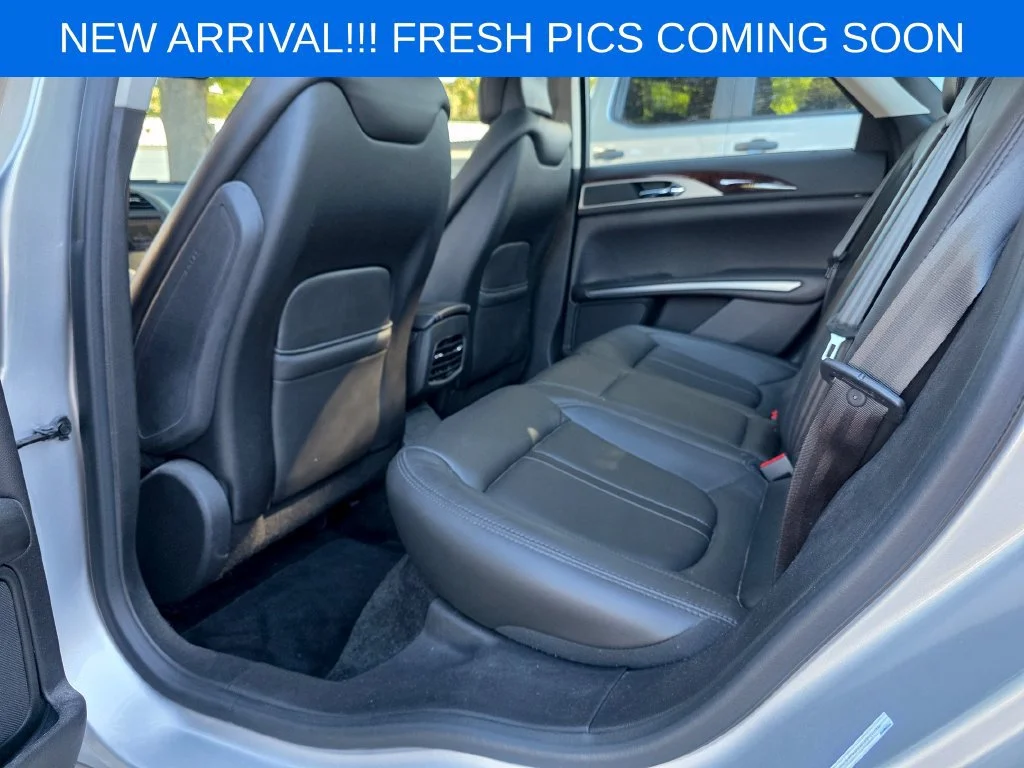Used 2013  Lincoln 4dr Sdn FWD image 13