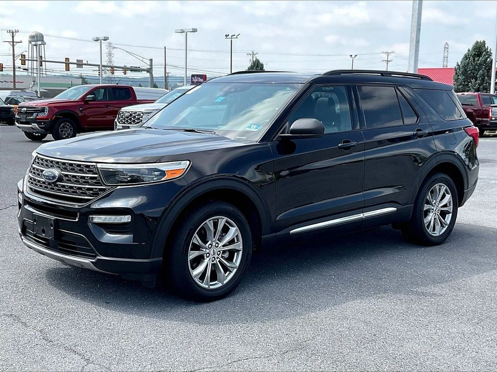 Certified Used 2020 Black Ford XLT image 2