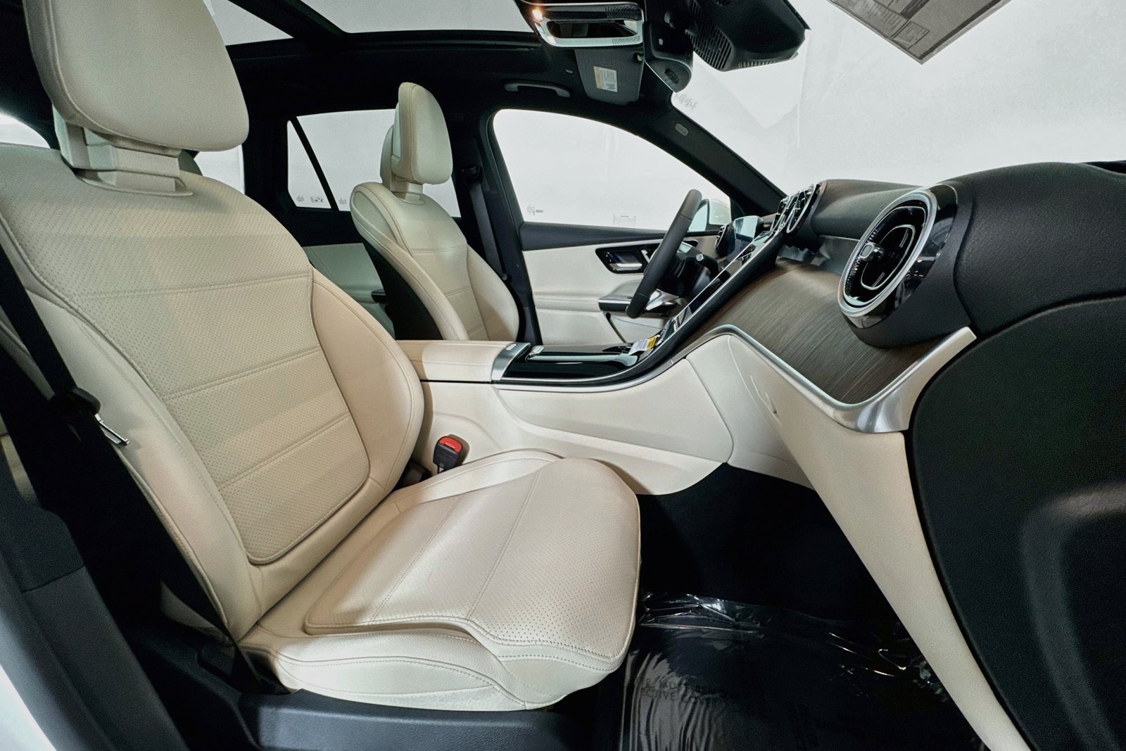 New 2026 Polar White Mercedes-Benz GLC 300 image 26