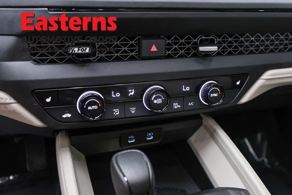 Used 2025 Red Honda SE image 19