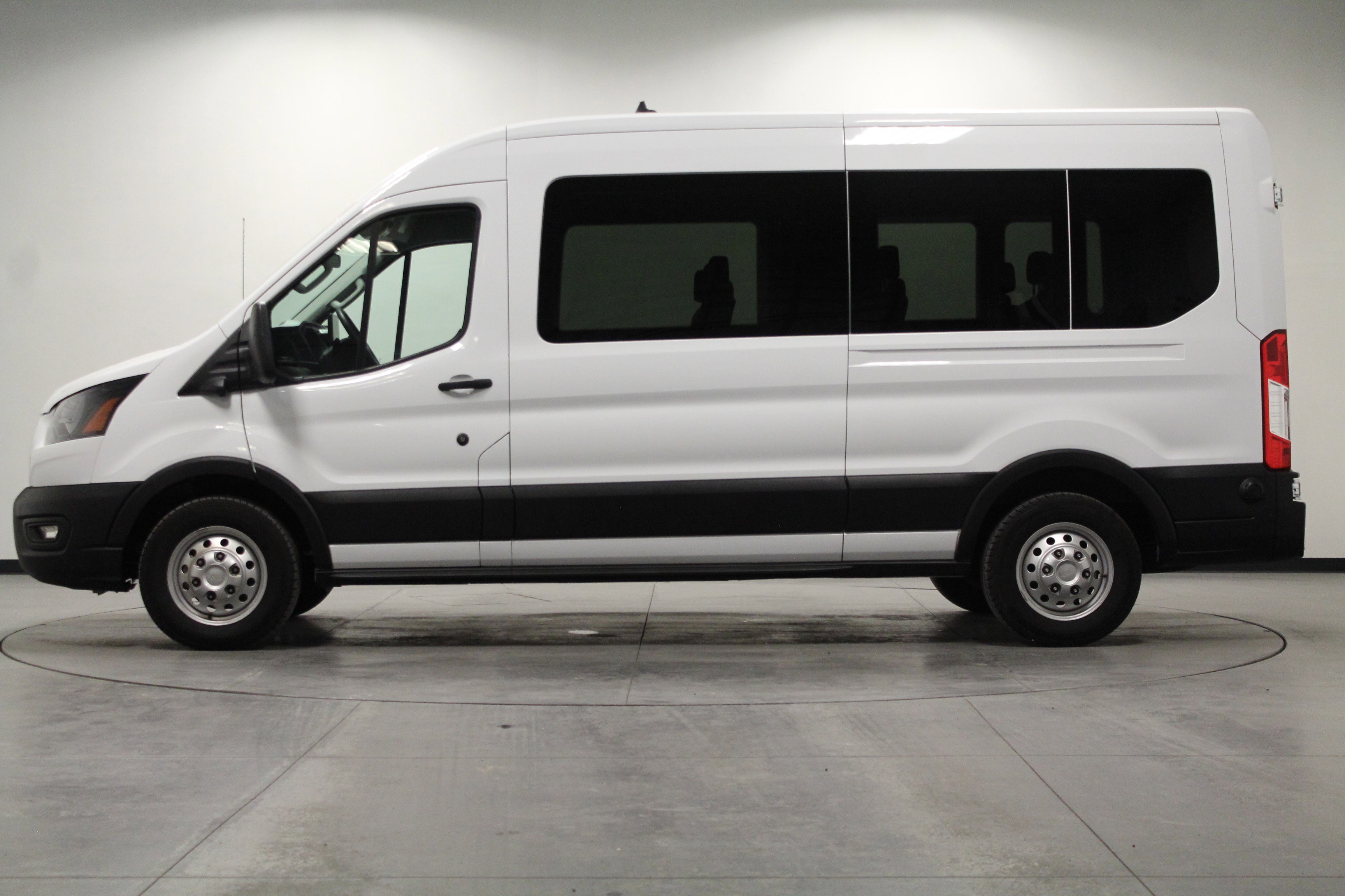 2024 Ford Transit Passenger Van XL - Photo 7