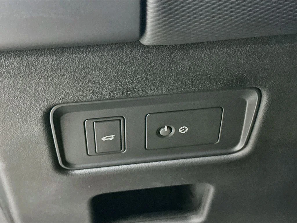 Used 2023  Land Rover HSE R-Dynamic image 11