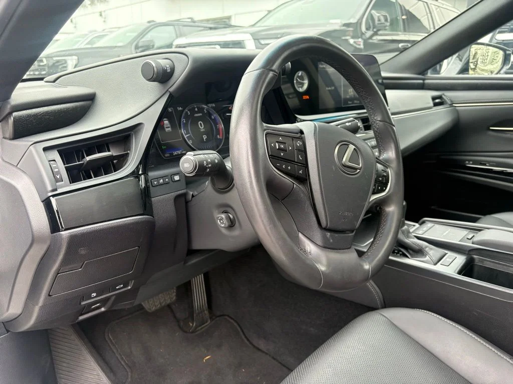 Used 2022 White Lexus 350 image 9
