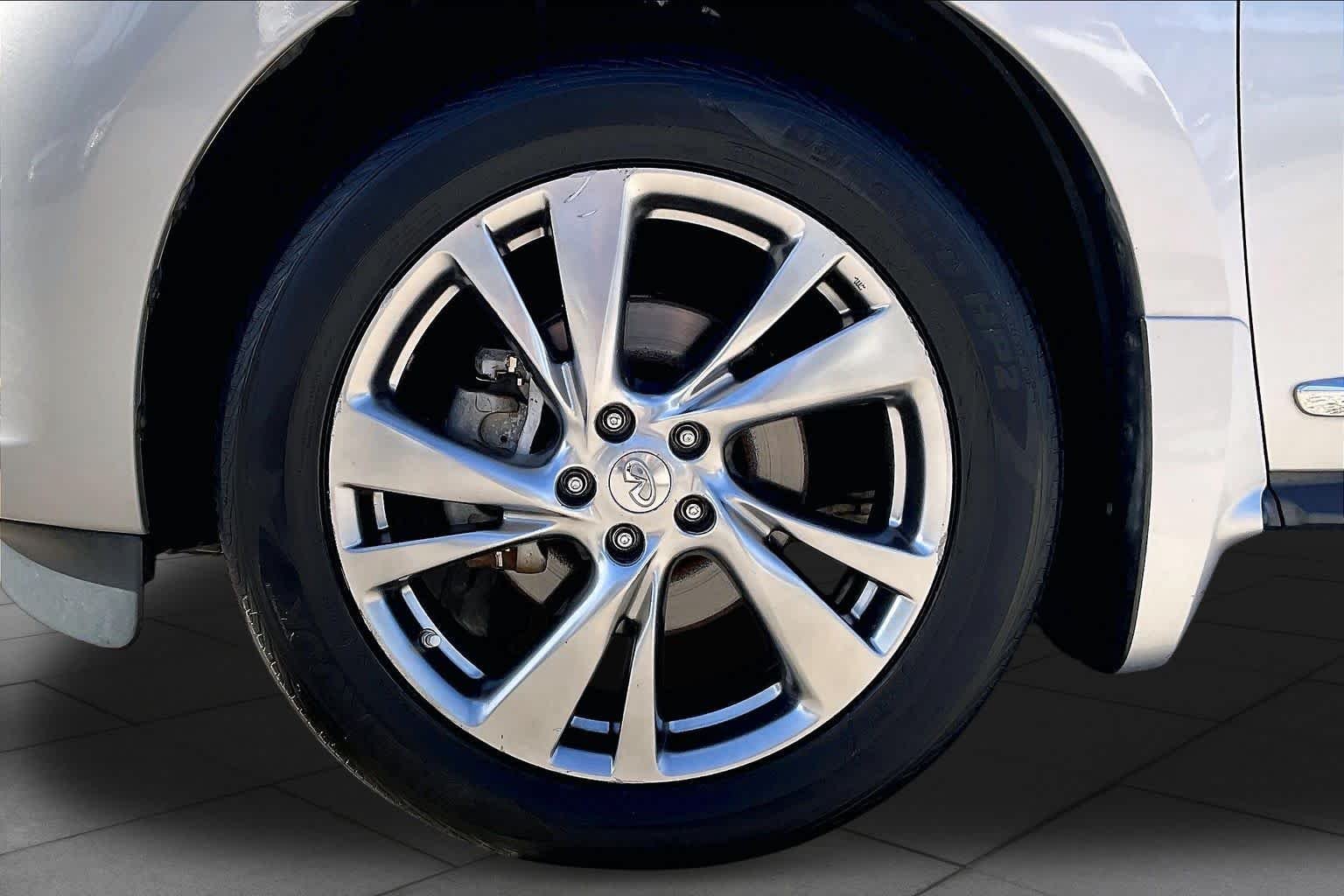 Used 2013 Liquid Platinum INFINITI  image 11