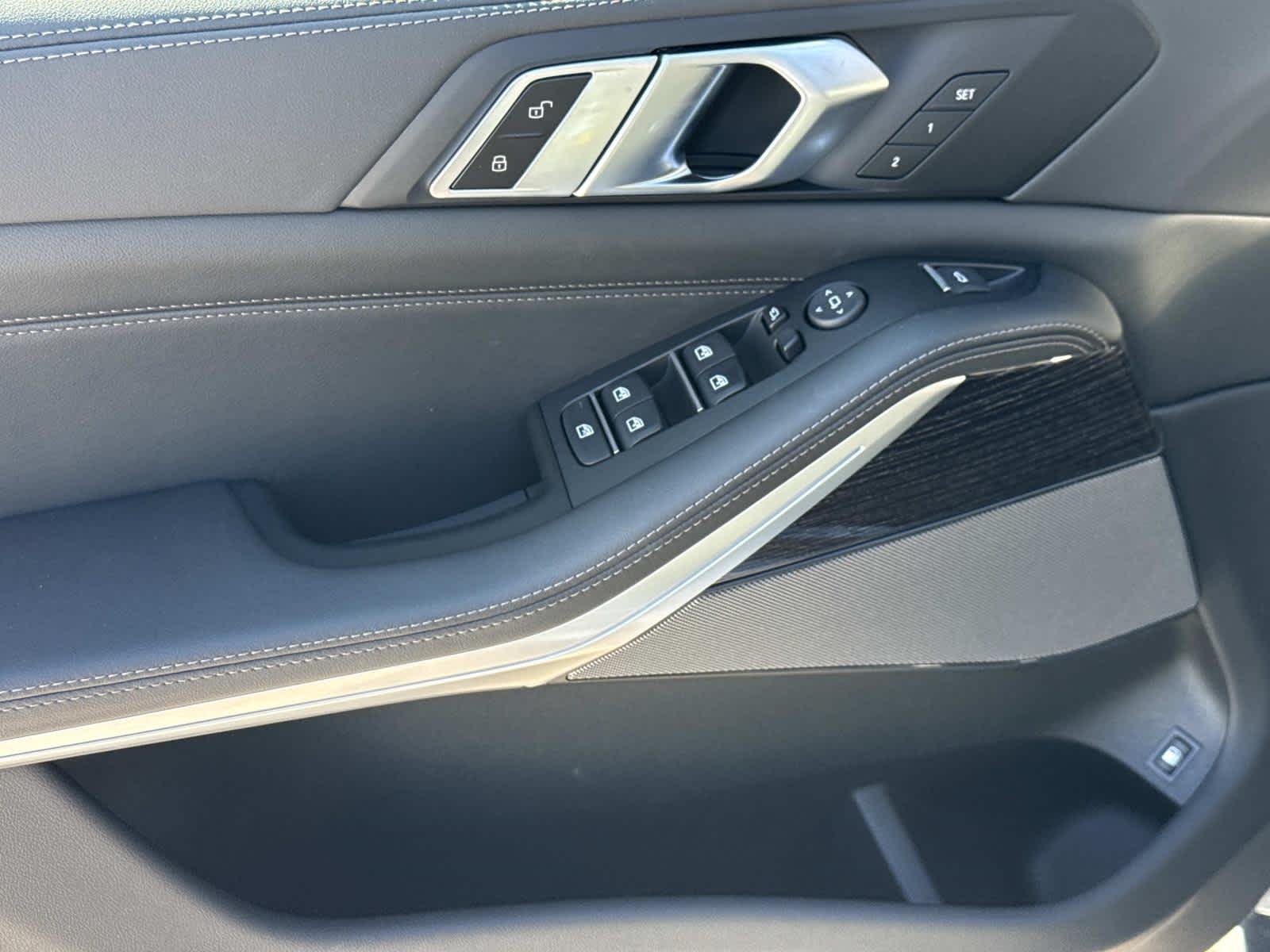 New 2026 Skyscraper Grey Metallic BMW xDrive50e image 27