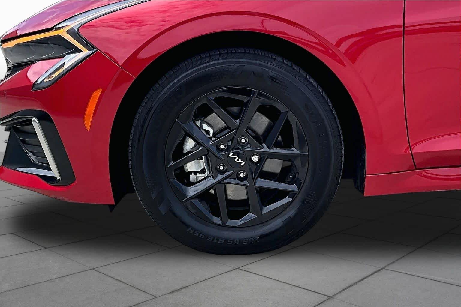 Used 2025 Runway Red Kia LXS image 19