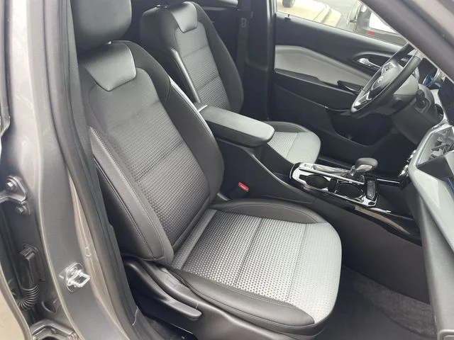 2025 Chevrolet Trax LT - Photo 40