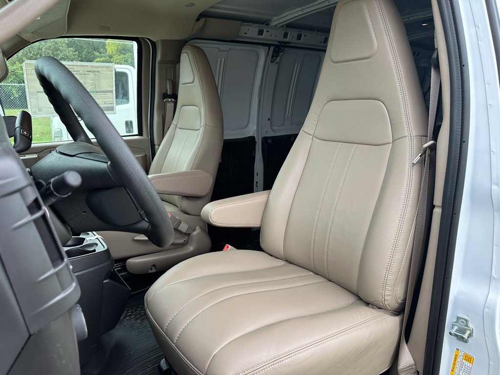 2026 Chevrolet Express Cargo Work Van - Photo 15