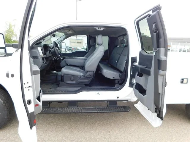 2025 Ford F-350 Super Duty Chassis Cab XL - Photo 49