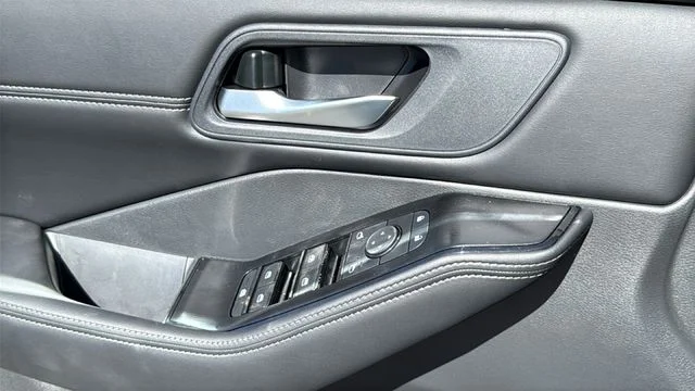 New 2026 Everest White Pearl TriCoat Nissan Dark Armor™ image 22