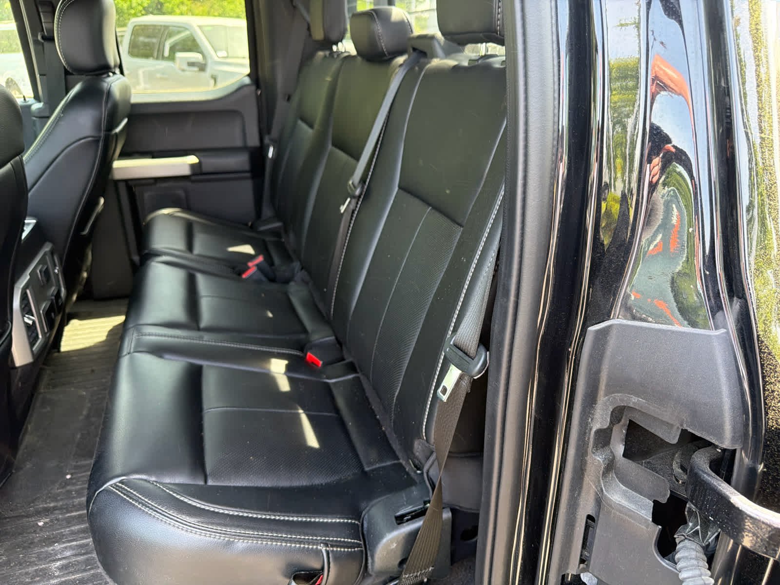 Used 2020 Agate Black Metallic Ford LARIAT image 12