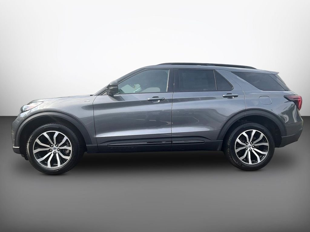 Used 2025 Gray Ford ST-Line image 4
