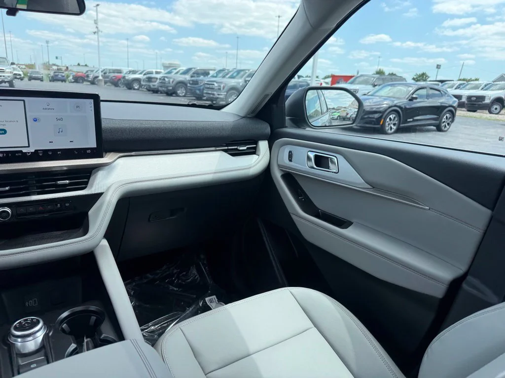 New 2026 Vapor Blue Metallic Ford Active image 43